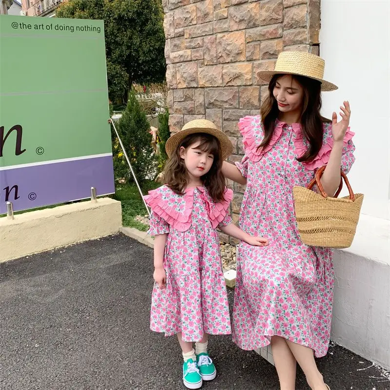 

Новые летние платья для мамы и дочки, семейная одежда с цветочным принтом, 2023 одинаковое платье для мамы и ребенка, для девочек, женская одежда с цветами