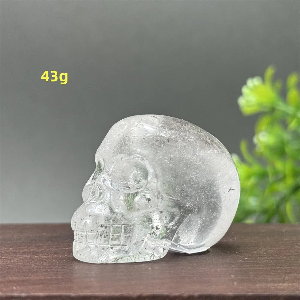 

Кристалльный череп из белого кварца