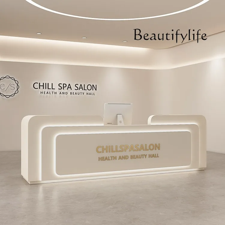 Простая современная касса для салона красоты. Оральный бар из нержавеющей стали.