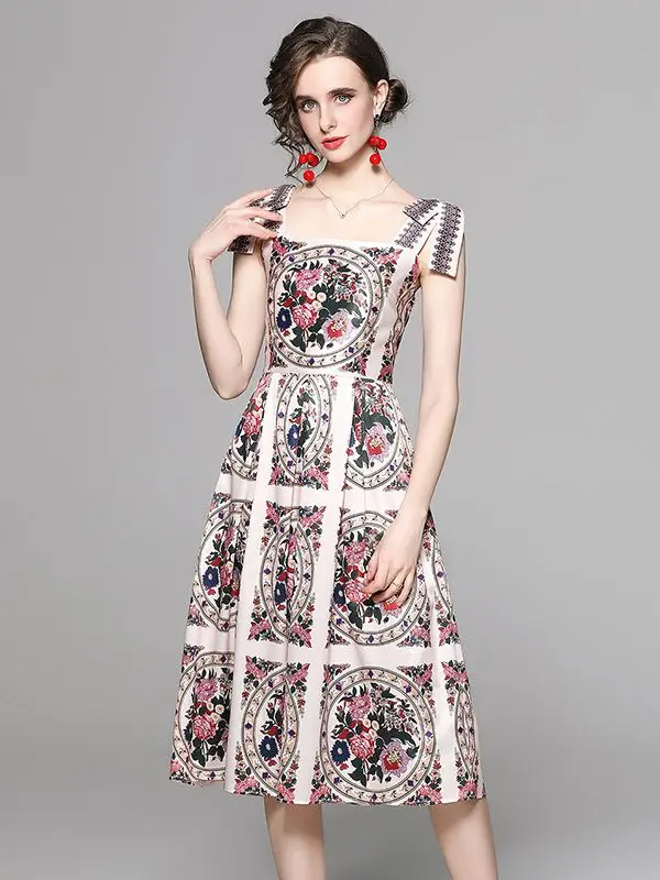 

Женский сарафан средней длины на бретелях-спагетти с высокой талией и кисточками