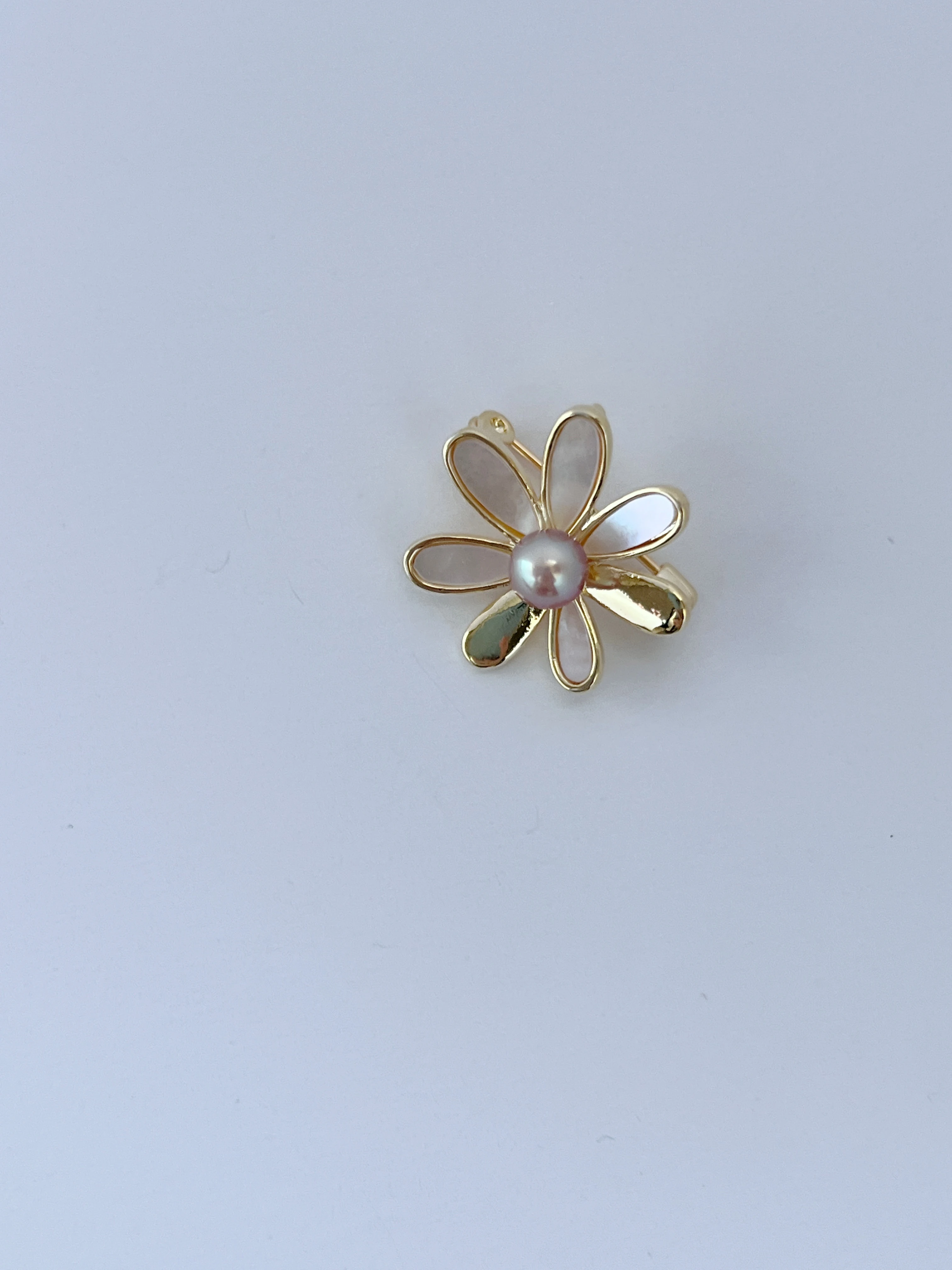 

2023 Fashion, exquisite and elegant sea shell, exquisite daisy pearl brooch