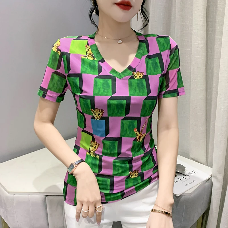 

Летняя Корейская одежда, тонкая футболка, шикарные сексуальные клетчатые топы с V-образным вырезом и принтом животных, Удлиненная рубашка с ...