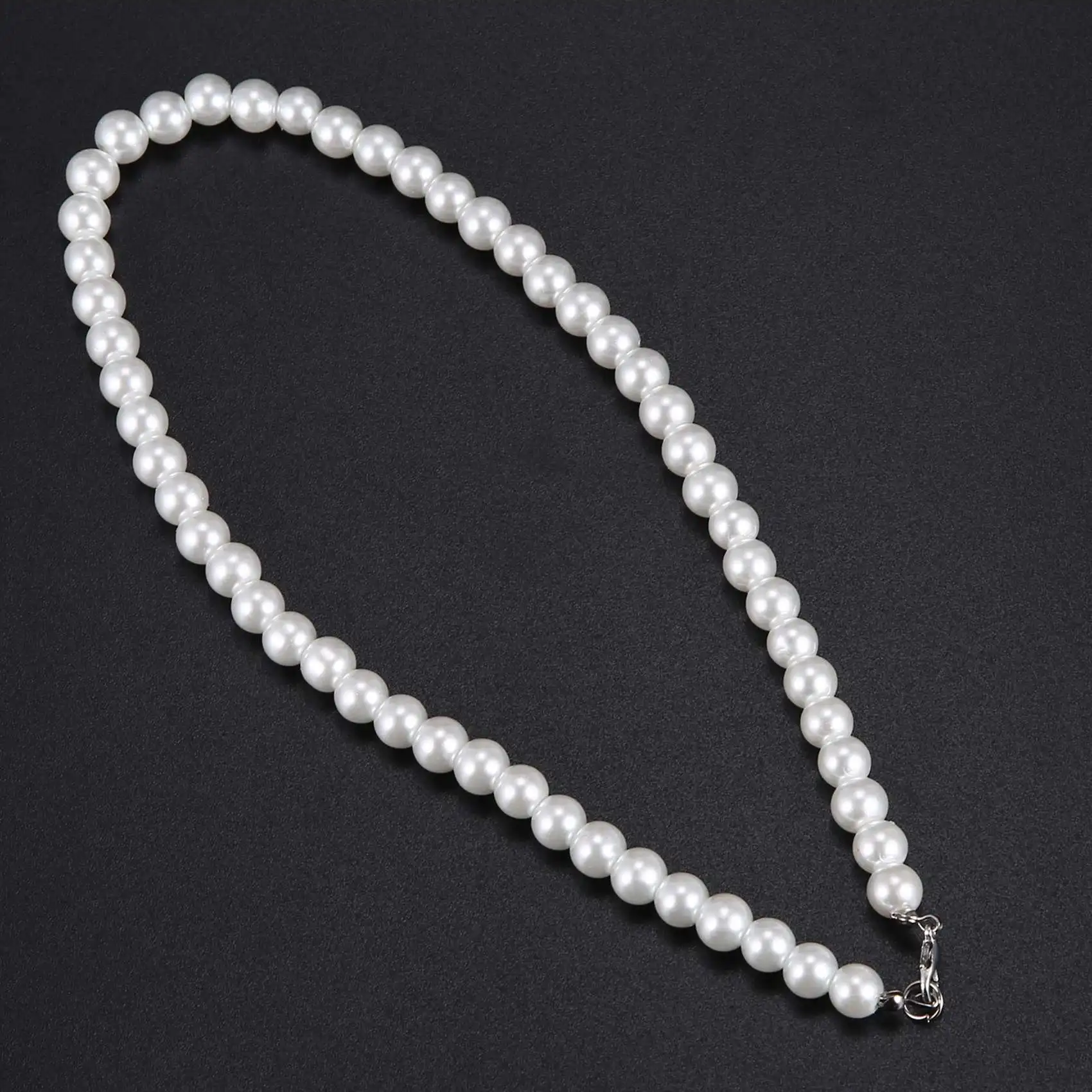 

Charm Pearl Necklace w. Metal Clasp