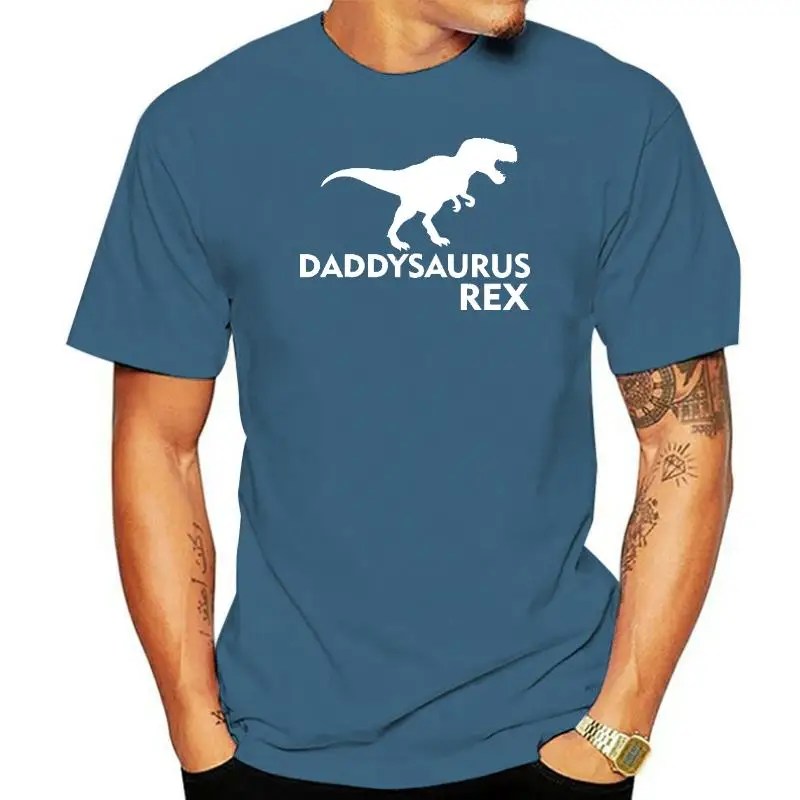 

Футболка мужская с круглым вырезом, хлопковая рубашка с принтом динозавра и надписью Daddysaurus Rex, топ в стиле хип-хоп, одежда для фитнеса, Черна...