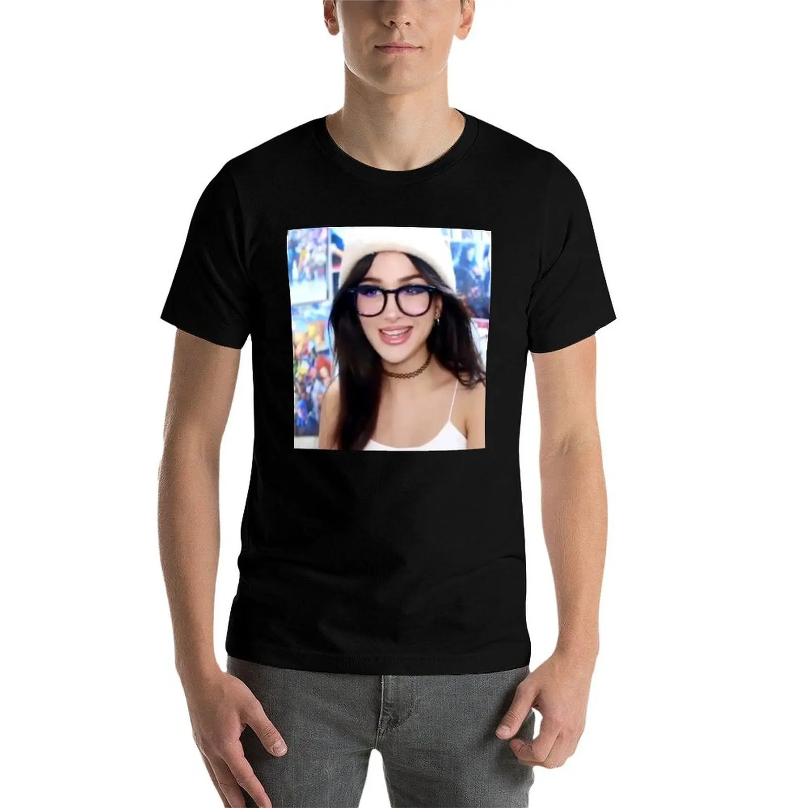 Фото Футболка для фанатов Sssniperwolf с стильным принтом и коротким рукавом №4