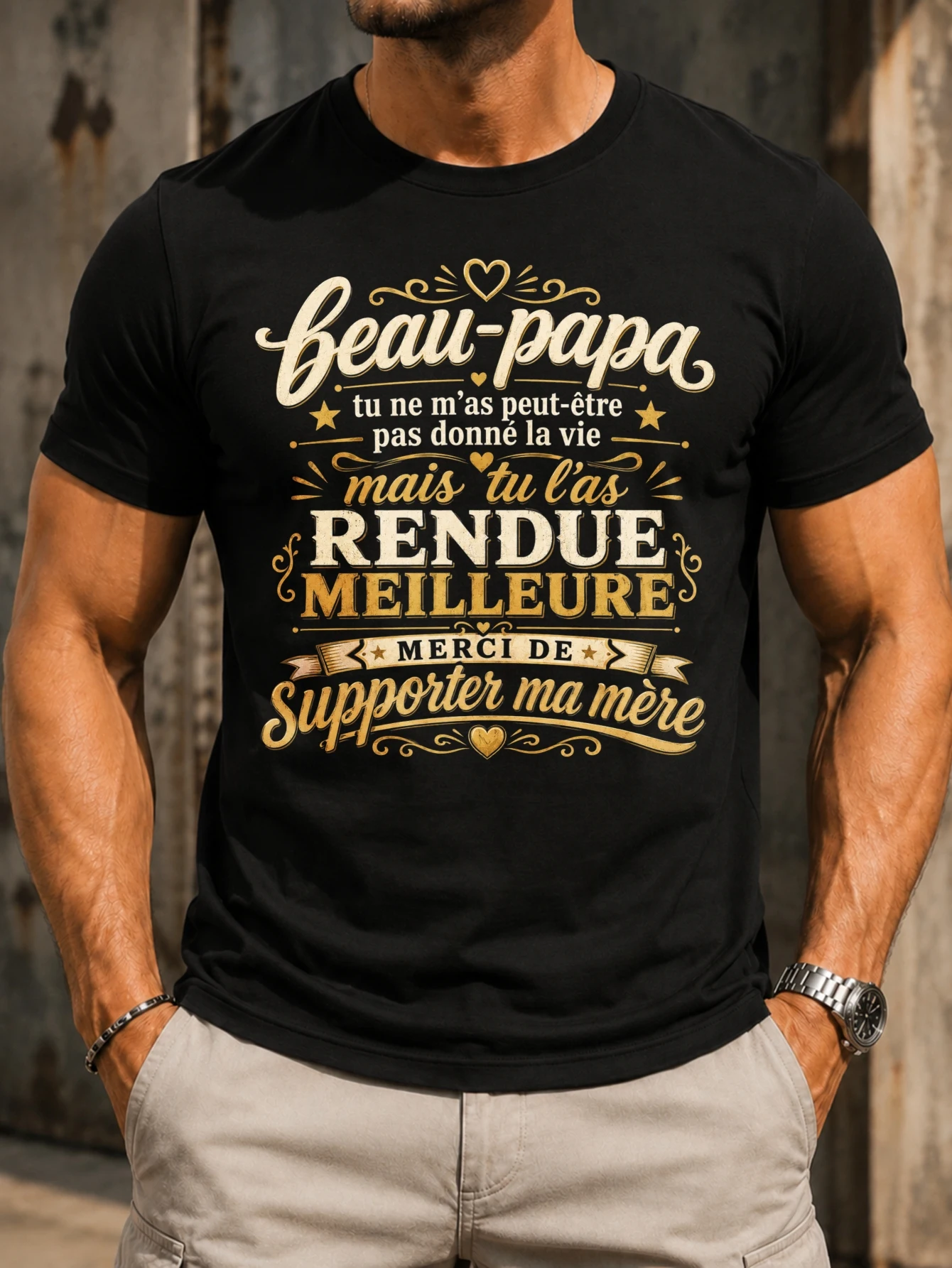 Фото Футболка унисекс BeauPapa Merci De Supporter Ma Mere с изысканным золотистым кремовым шрифтом и каллиграфическими буквами, с надписью от отчима. №1