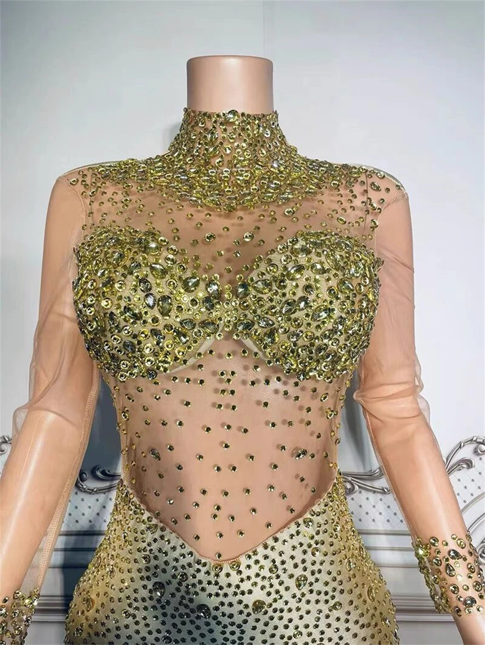 Рисунок 4 - Роскошный женский золотистый сексуальный