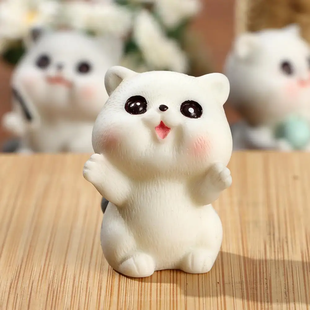 Миниатюрная фигурка кота