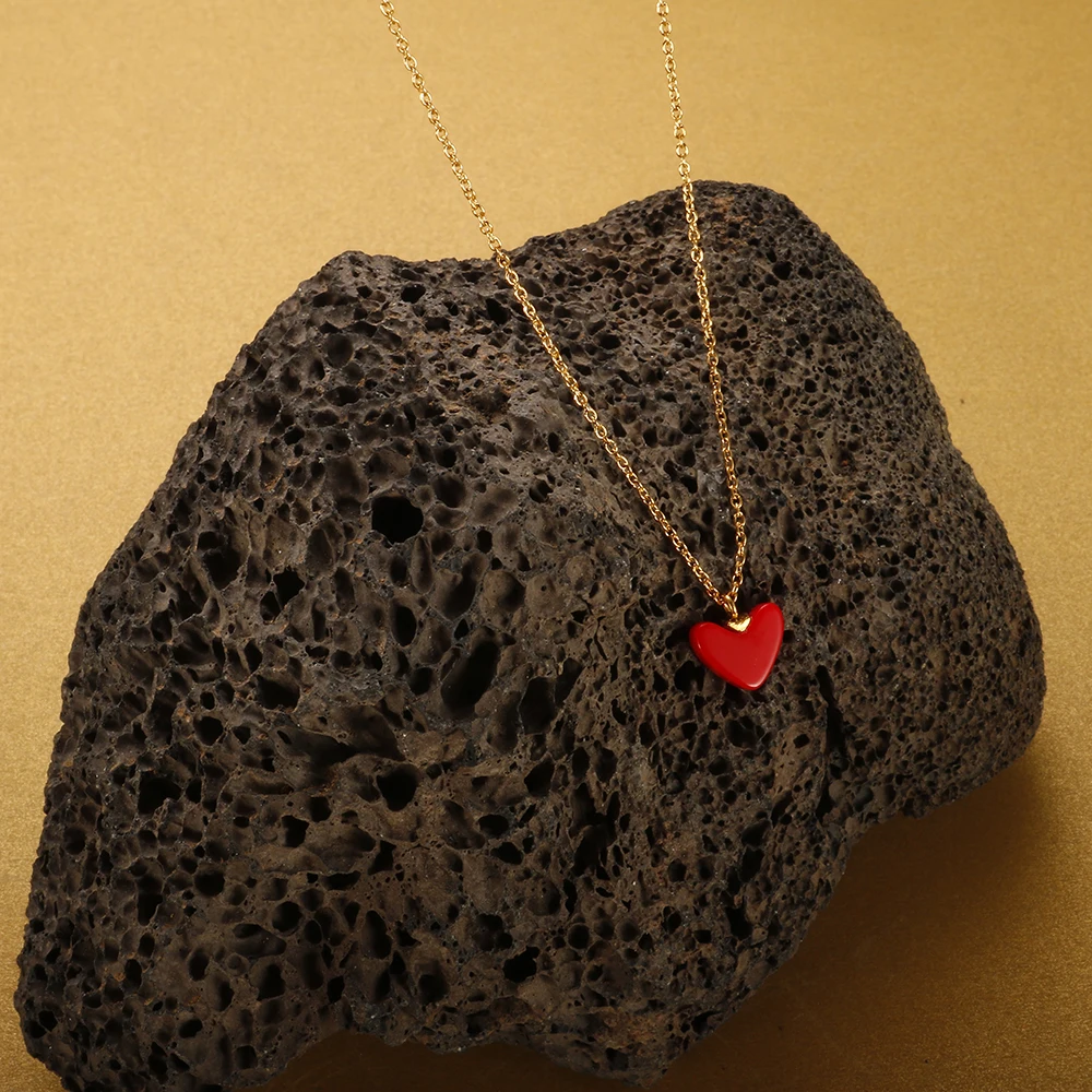 

Korean Fashion Love Heart Pendant Necklaces for Woman Gold Plated Stainless Steel Birthday Party Gift Ladies Clavicle Necklace