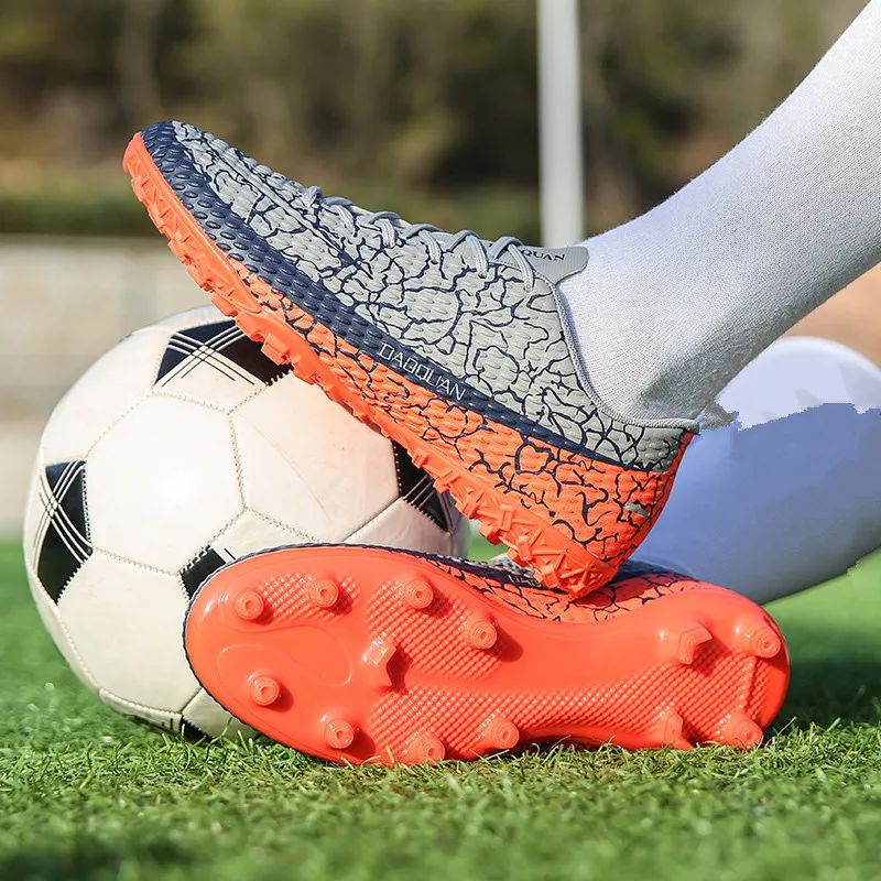 Hot Professional Men's Soccer Shoes Teenagers Futsal Football Boots Sneakers Men Kids Turf Indoor Soccer Cleats Chuteira Society