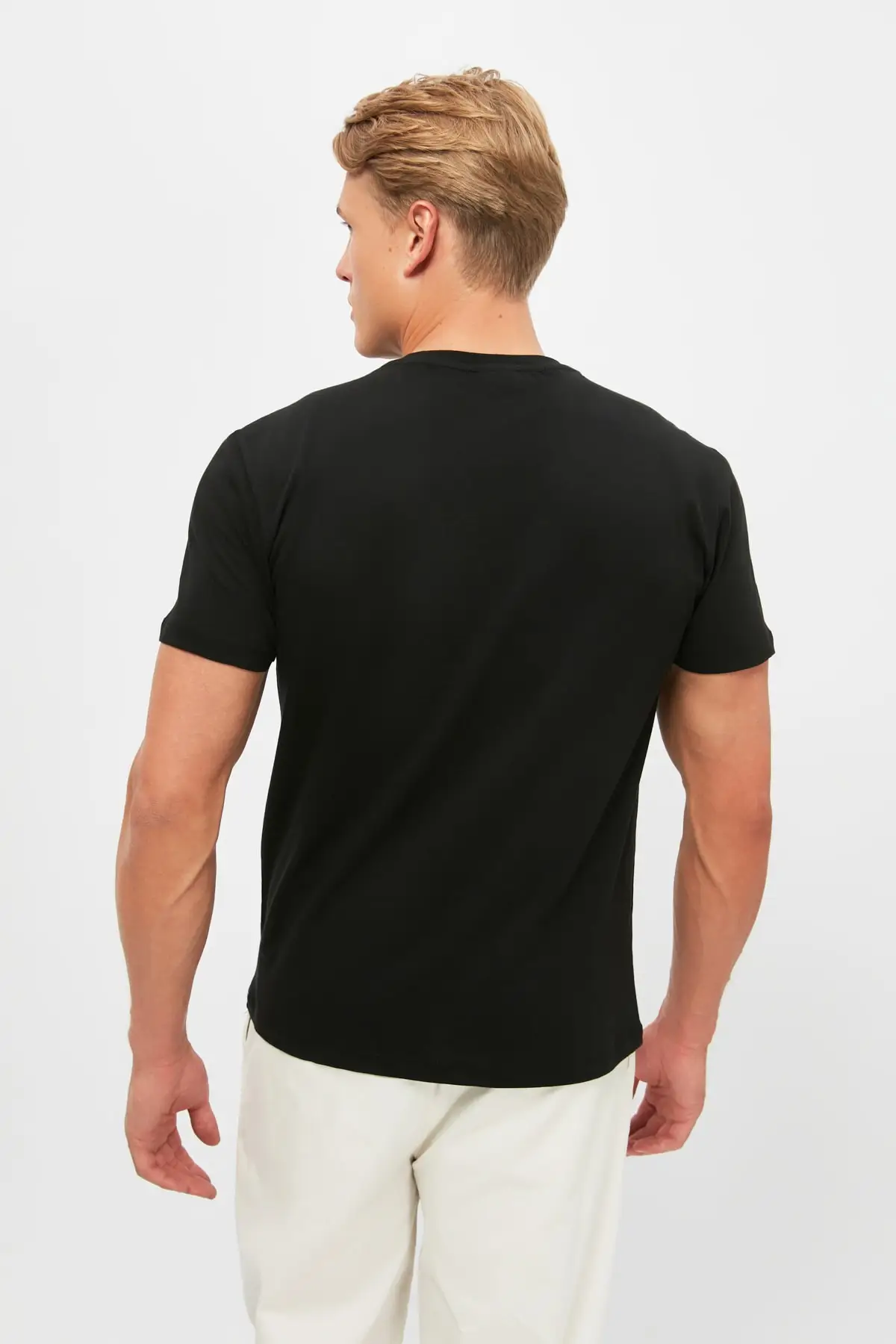

Trendyol Men 'S Regular Fit Cycling Neck Short Sleeve Licensed Printed T-Shirt TMNSS21TS3037