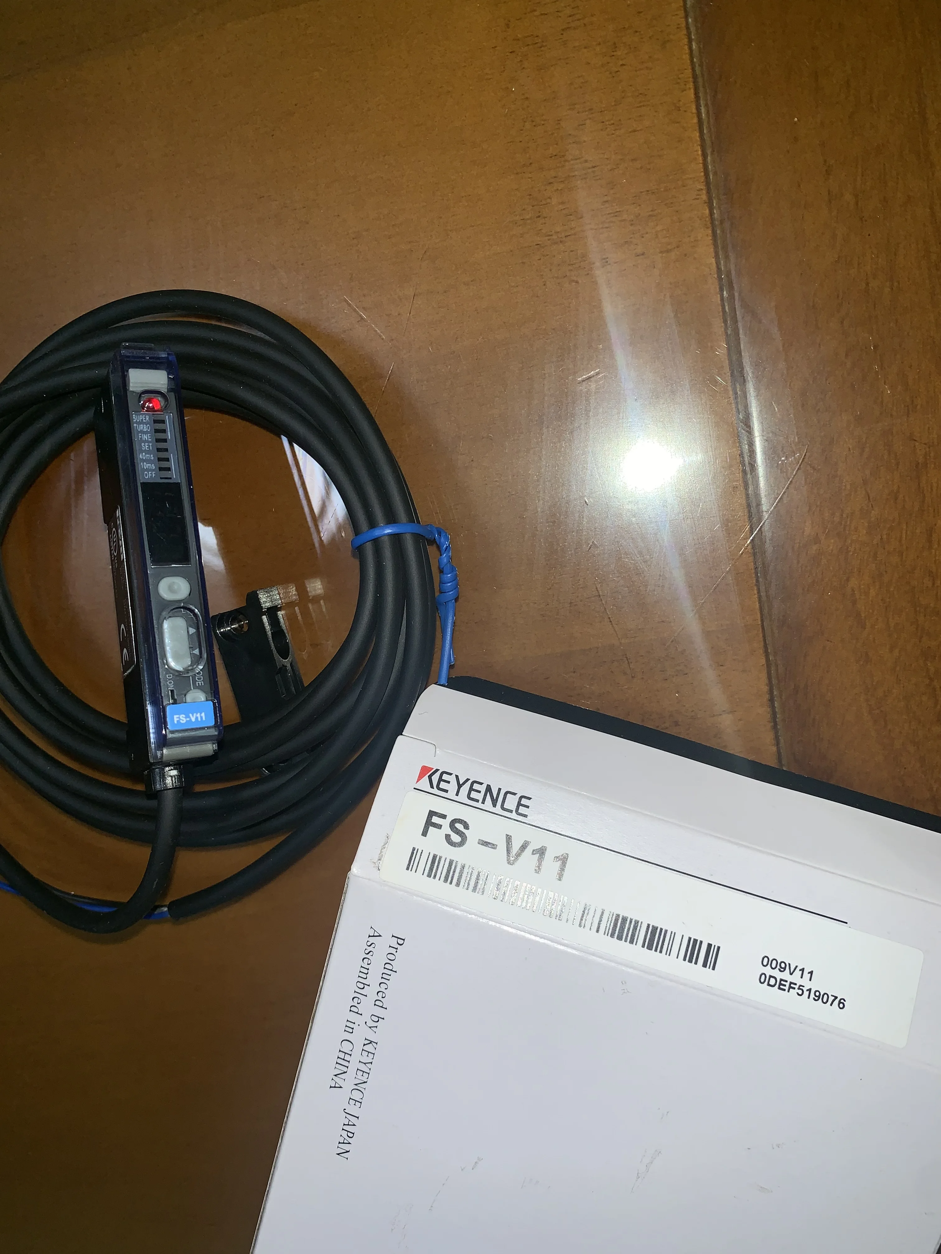 

Высококачественный цифровой оптоволоконный датчик KEYENCE FS-V11