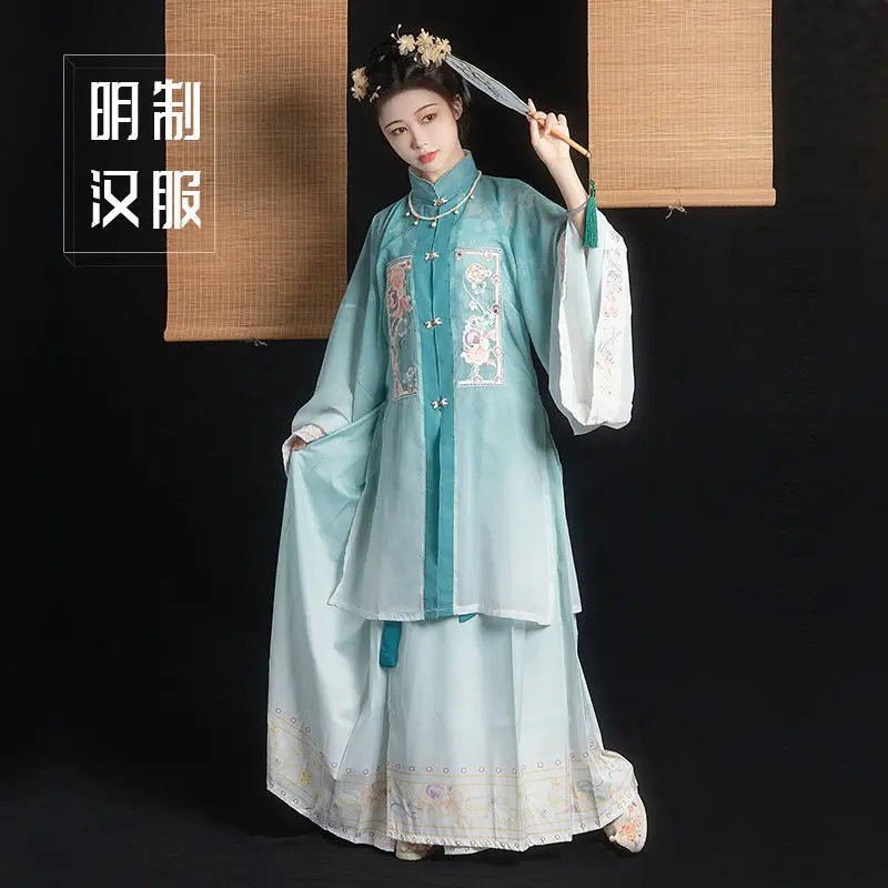 Женский костюм для взрослых на весну и лето