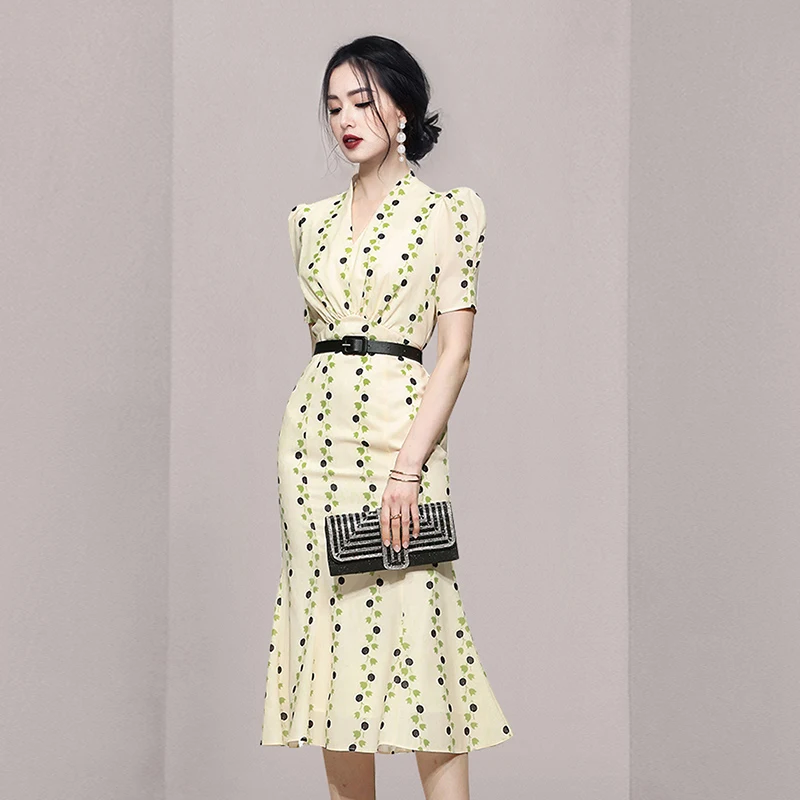 

2022 Summer New Korean Version High-end Temperament Elegant French Retro V-neck Bubble Sleeve Waist Slim Print Fishtail Dress