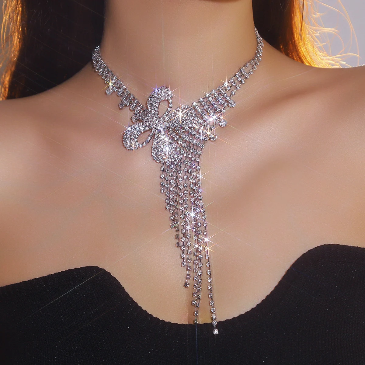 Женское ожерелье с подвеской-бахромой