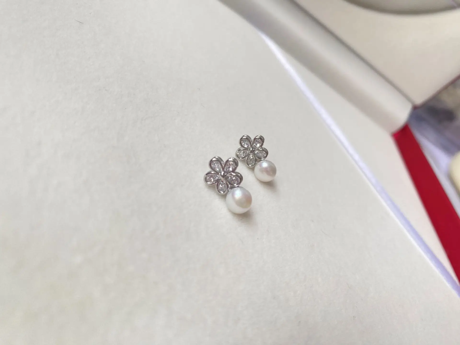 Женские серьги-гвоздики из серебра 925 пробы с цветком ромашки натурального