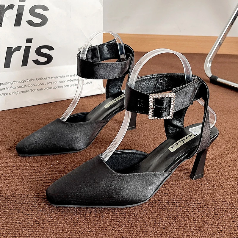 

Платье сексуальные Клубные сандалии с квадратным носком и ремешком на щиколотке женские сандалии на шпильке с ремешком на пятке 2023 роскошн...