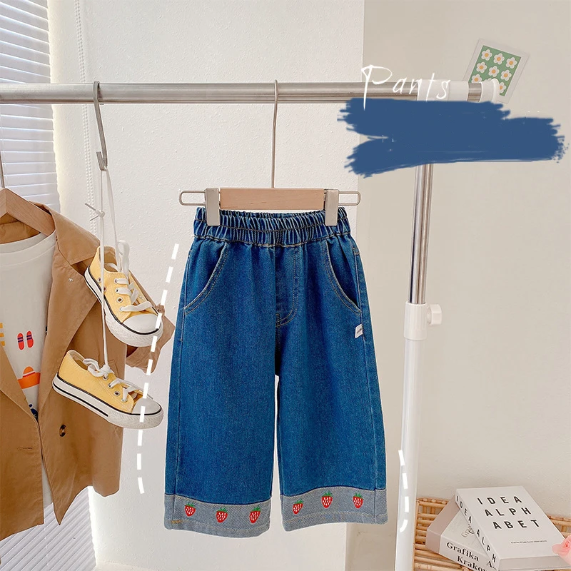 

2022 Kids Girls Jeans New Sweet Strawberry Embroidery Loose Straight Trousers Fashion High Waist Wide Leg Denim Pants