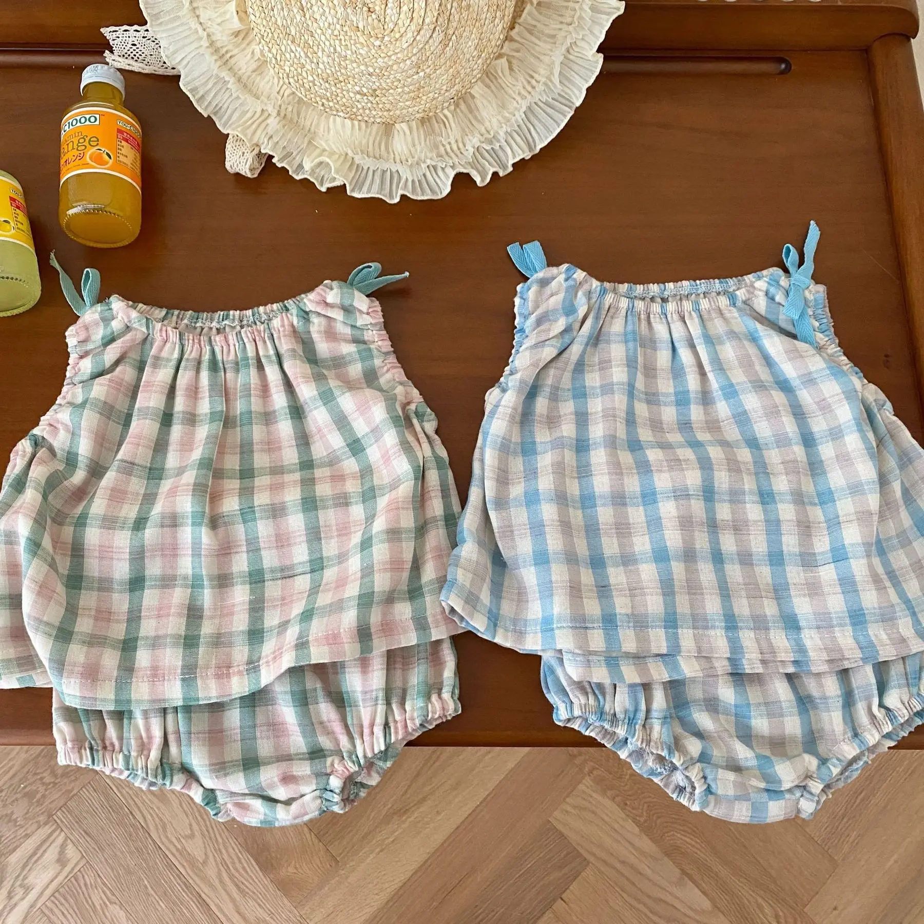 

Модная одежда для маленьких девочек, комплект из двух предметов, клетчатая футболка без рукавов с круглым вырезом и короткие брюки, летняя детская повседневная одежда