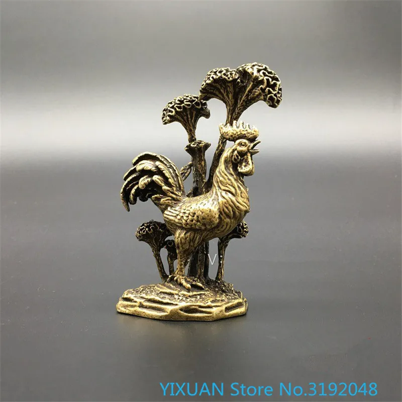 

Pure copper solid cock crown with crown on top of the bronze carving zodiac chicken wenfang paper table put the old copper piece