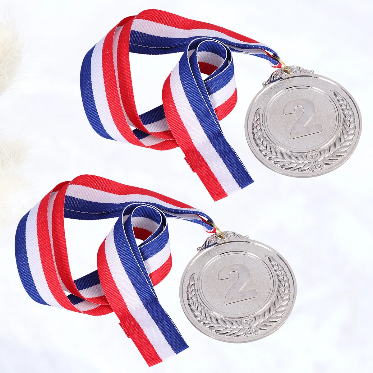 Рисунок 2 - золотые металлические медали с