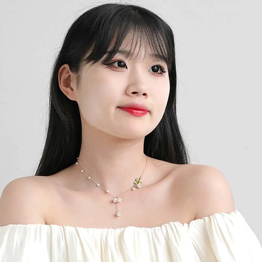 Женская короткая цепочка с подвеской в виде орхидеи