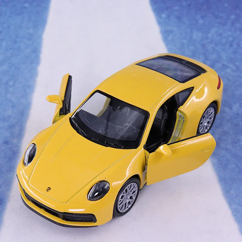 Модель автомобиля из металлического сплава в масштабе 1:36 Porsche 911 Carrera модель