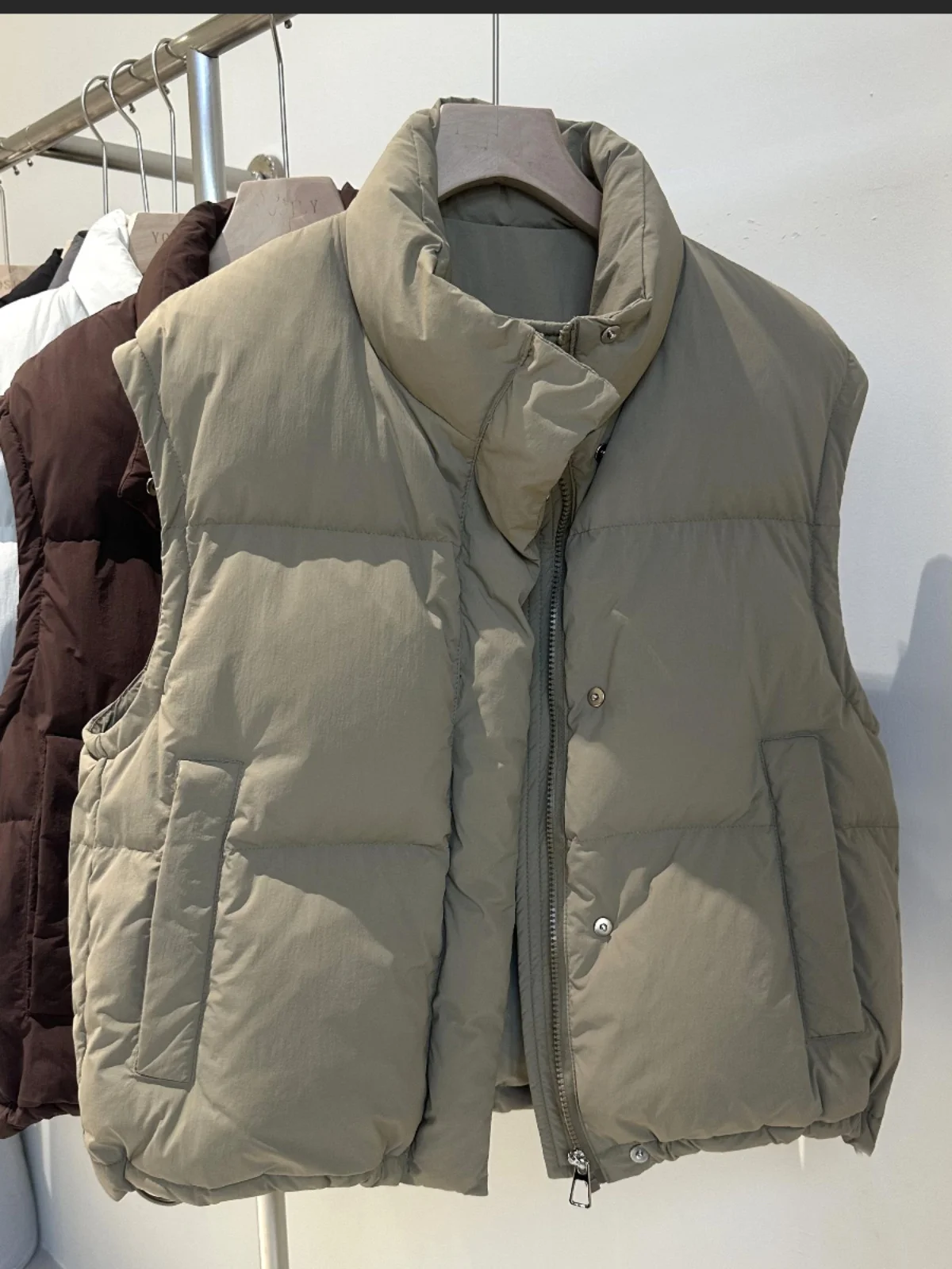 Пуховик жилет с воротником-стойкой утепленный зимний Универсальный пуховик в