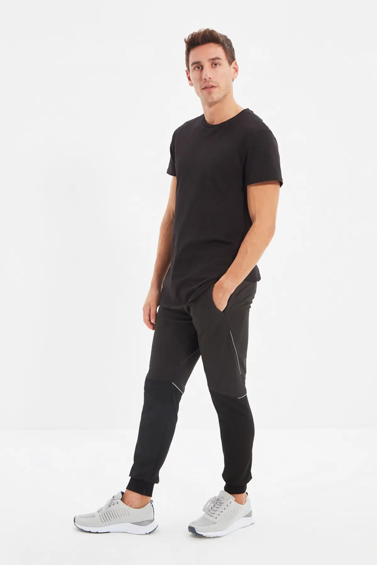 

Trendyol Men 'S Regular Fit Sweatpants TMNAW22EA0243