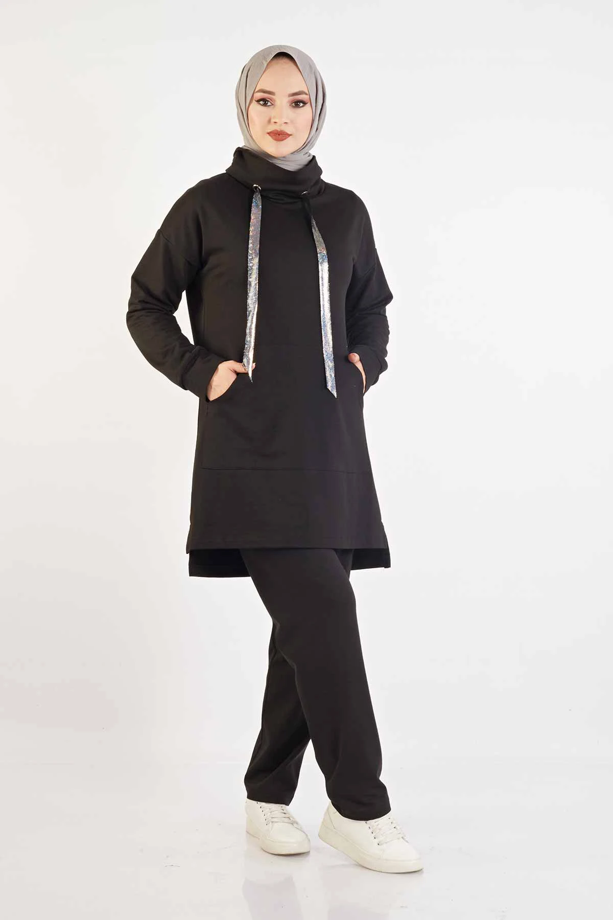 

-Черный спортивный костюм NS