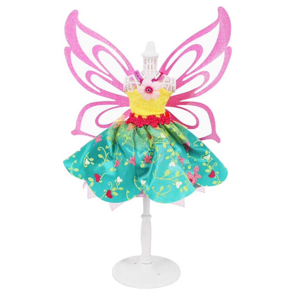 Женское платье с крыльями бабочки