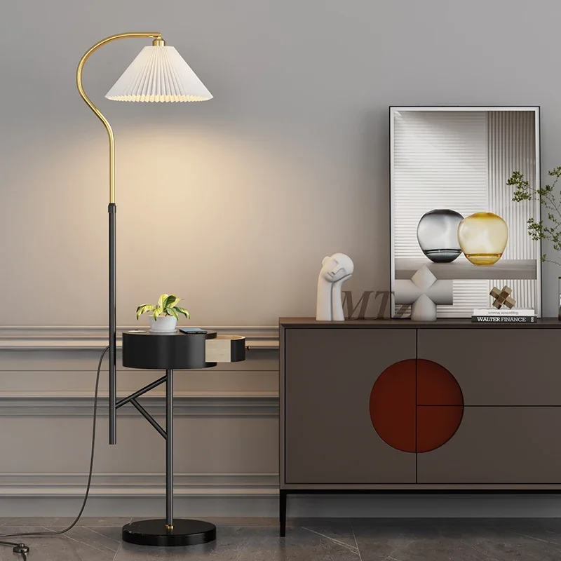 Напольная лампа с планкой