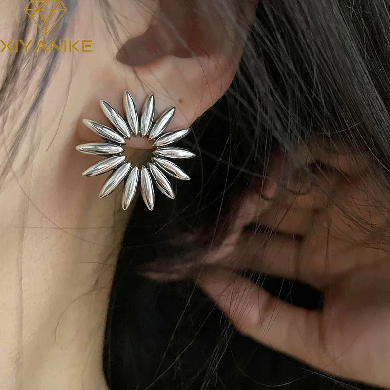 

DAYIN Retro Sunflower Piercing Stud Earrings For Women Girl Luxury Fashion New Ear Jewelry Party Ladies Gift Серьги Женские