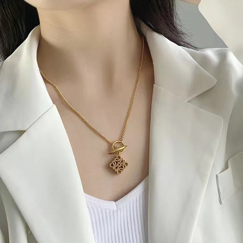 

Женское металлическое ожерелье с подвеской в виде геометрических фигур