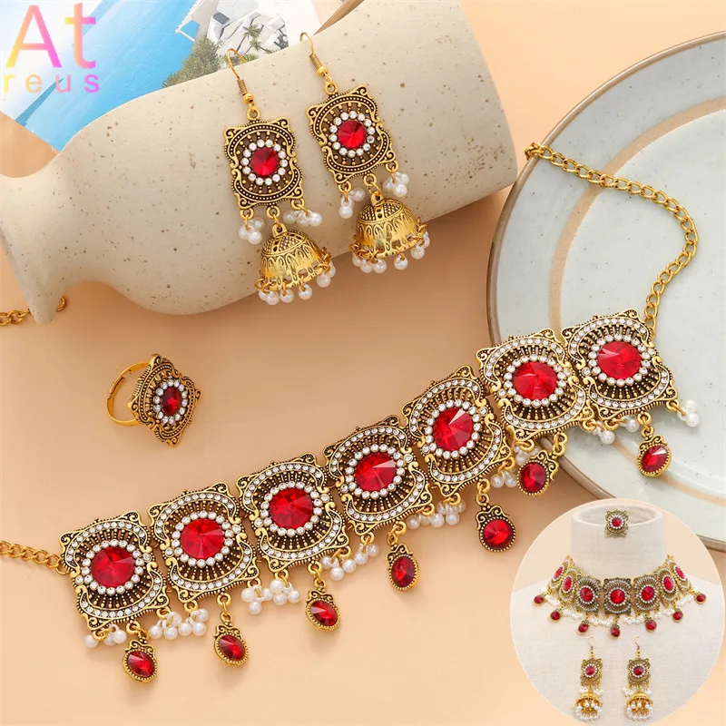 Комплект ювелирных изделий в стиле ретро с красными кристаллами