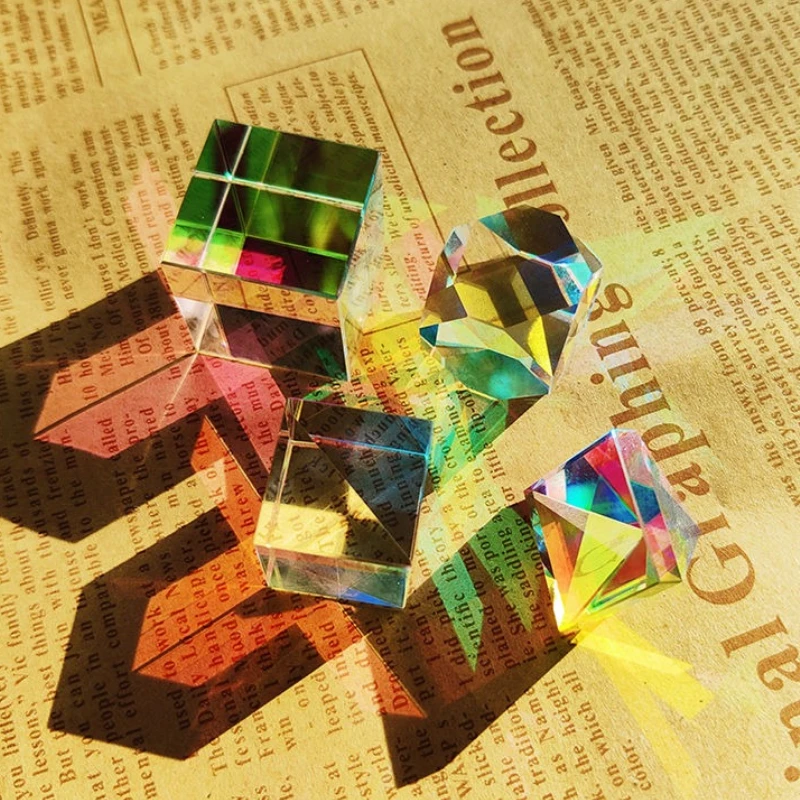 

Стеклянный куб-призма