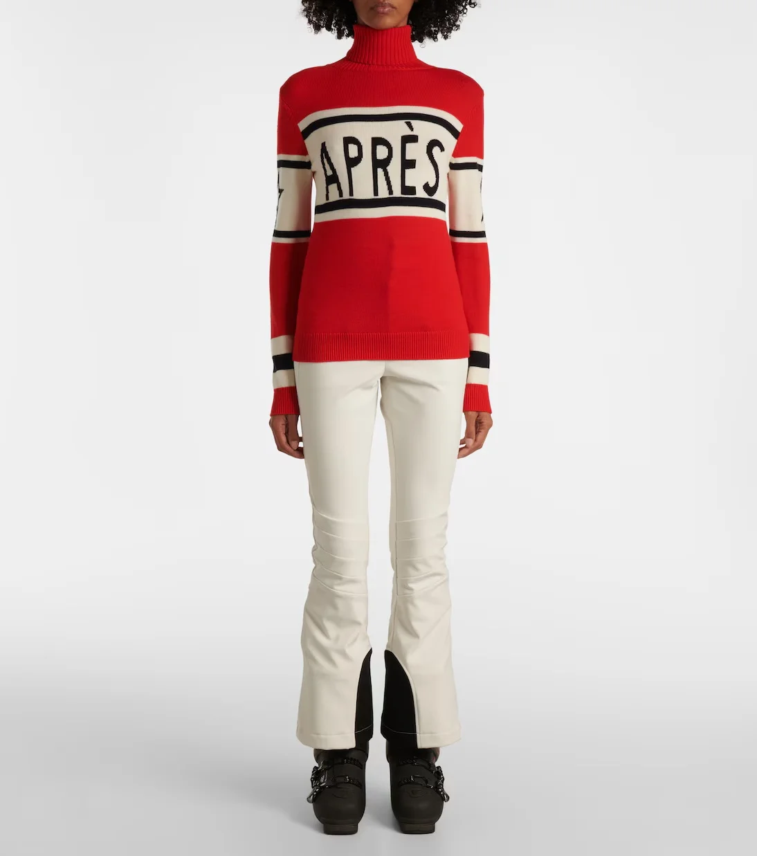 Женский вязаный свитер в полоску с буквенным принтом