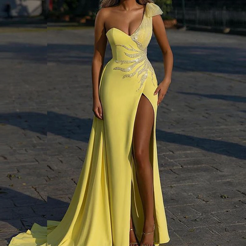 

Роскошное желтое атласное вечернее платье с блестками, плиссированное выпускное платье без рукавов с V-образным вырезом, вечернее платье до...