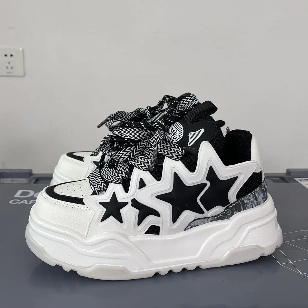 Новинка Осень-зима 2023 удобная повседневная обувь на платформе увеличивающая