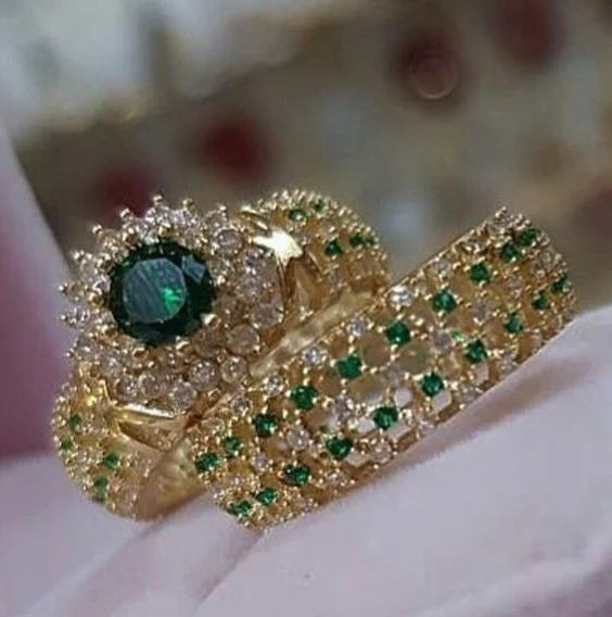 

2Pcs/Set Luxury 18K Gold Natural Green Emerald Diamond Rings Noble Bride Engagement Wedding Eternity Ring Set