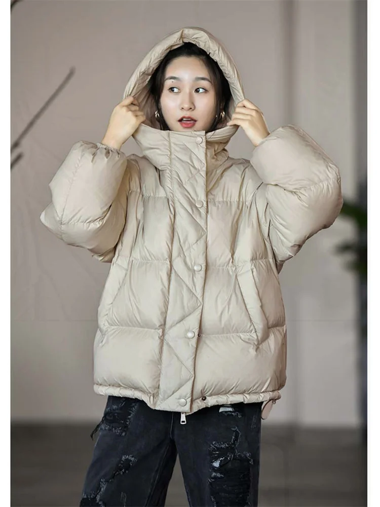 

Женский пуховик с капюшоном, бежевая короткая свободная парка на белом утином пуху, весна 2023