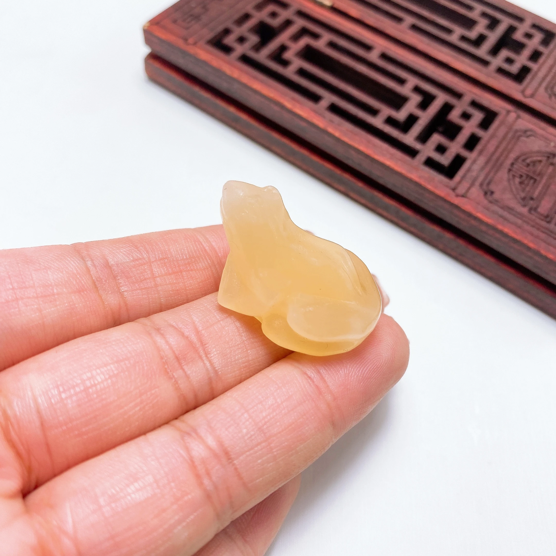 

Хрустальная статуэтка лягушки из кварца