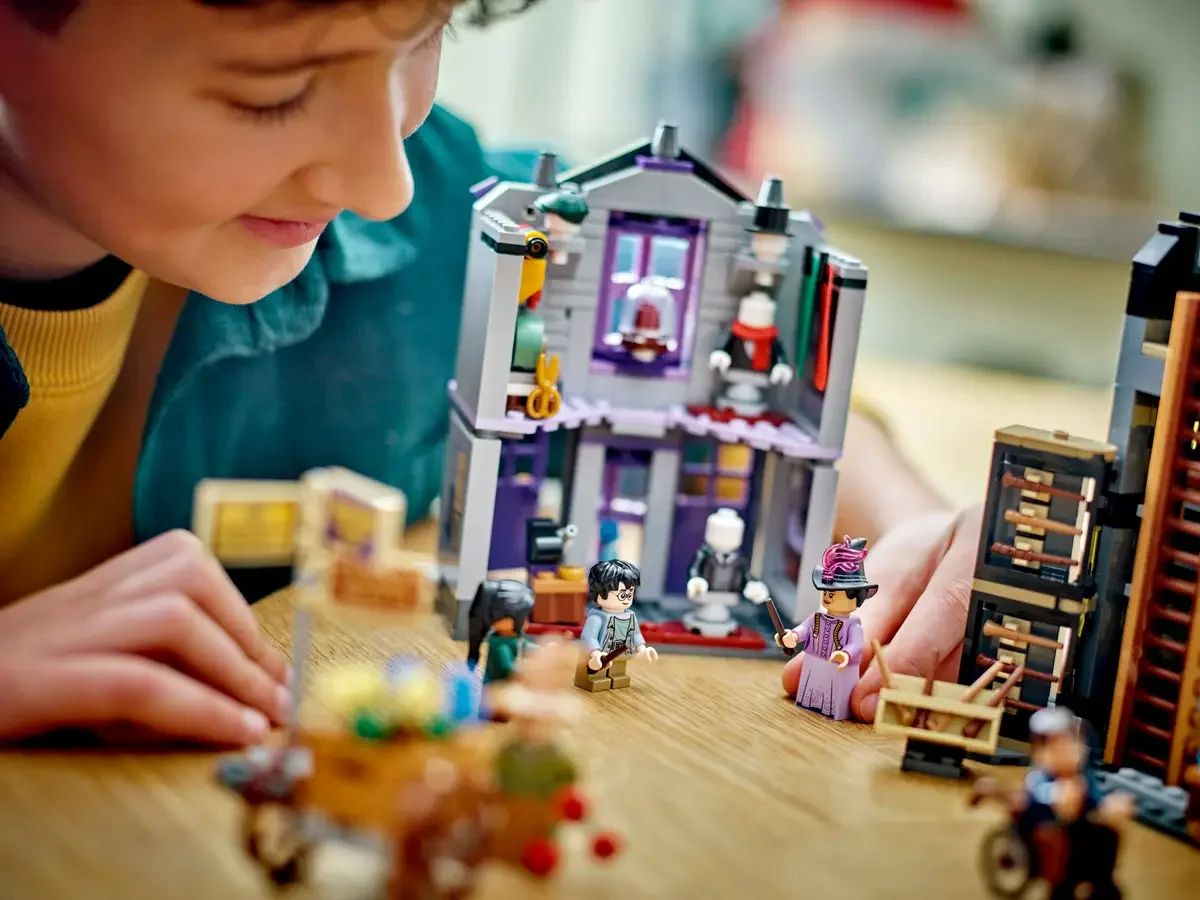 LEGO 76439 Ollivanders™И женская одежда Малкин для детей 8 + лет (744 шт.)