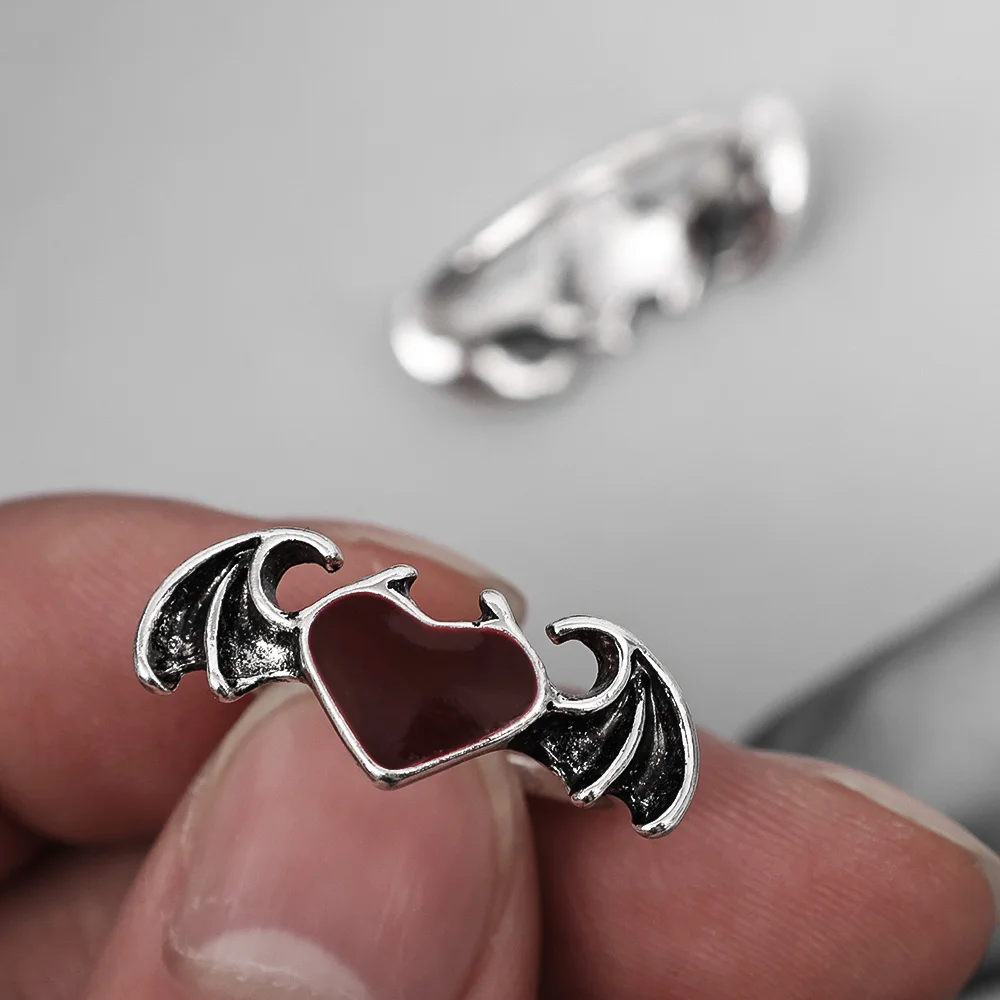 Металлические панк-кольца с изображением темной души демона, летучей мыши и сердца, черно-красное кольцо ювелирного изделия для пальцев мужчин и женщин, диаметром 15 мм, подарок для влюбленных.