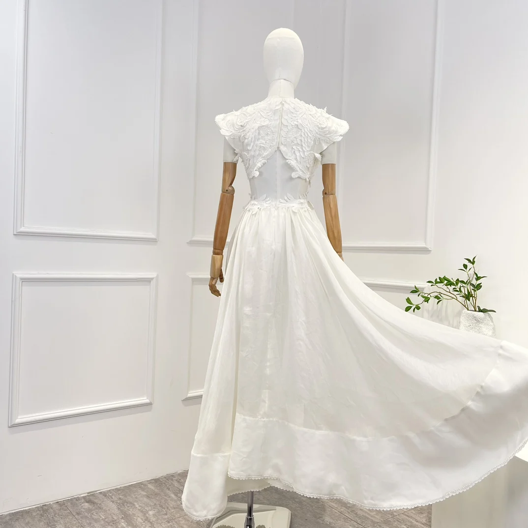 Рисунок 5 - Женское длинное платье с открытой спиной