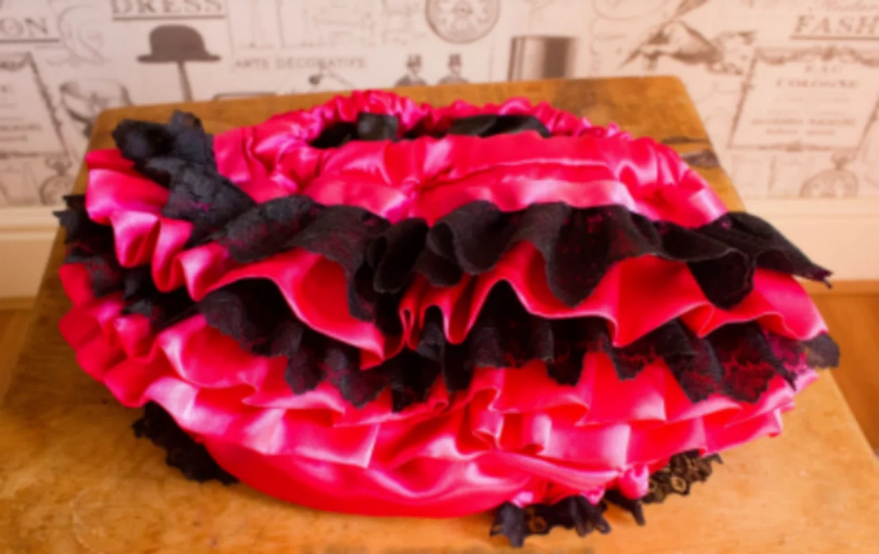 Французское популярное нижнее белье треугольные пикантные трусики разноцветные