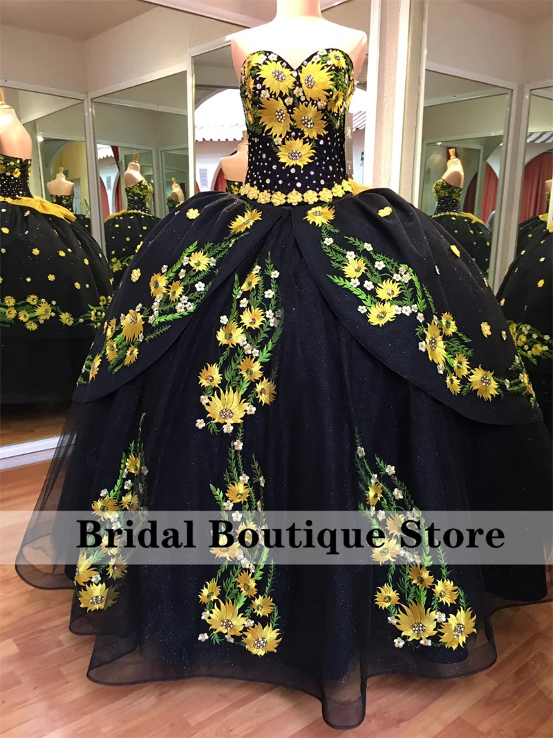 

Luxury Mexico 2023 Black Ball Gown Quinceanera Dresses With Bow Flowers Embroidery Appliques Crystals Pearls Sweet 16 Prom Party