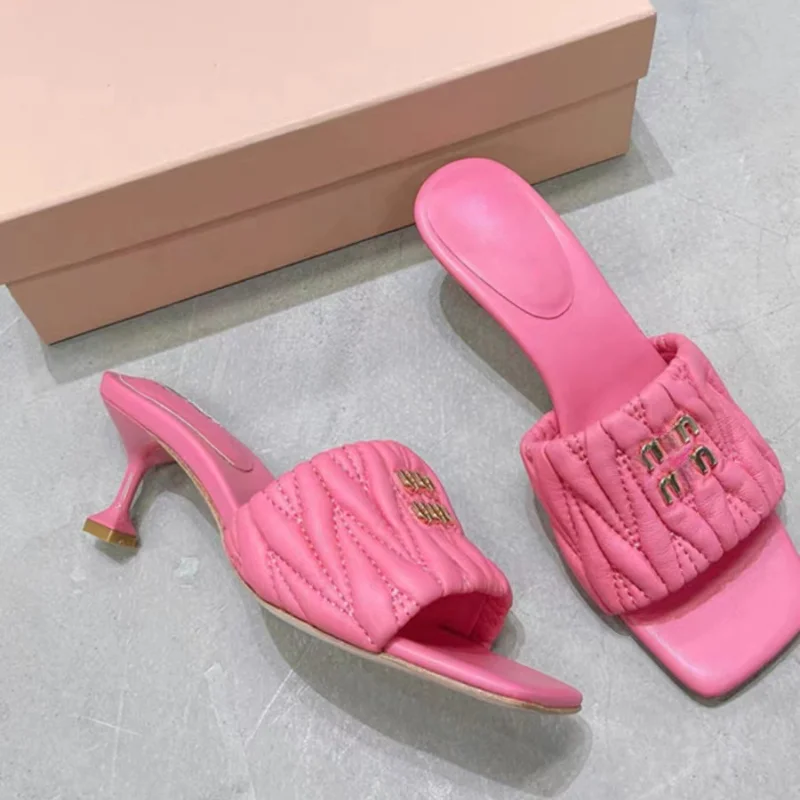 2023 High Quality MUI Home Summer Fashion Anti Slip Square Head Letter Flat Bottom External Wearing Slippers Female