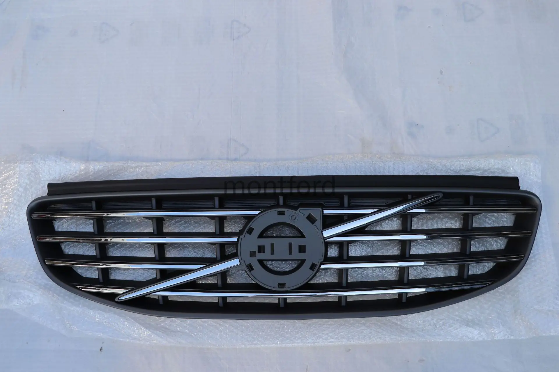 

31364322 Chrome Front Bumper Grill Radiator Grille Vehicles With Collision Sensors For VOLVO XC60 2014 2015 2016 2017
