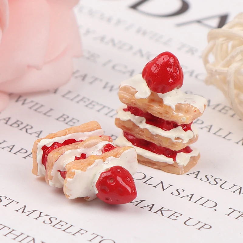 

2pcs 1:12 Mini Strawberry Cake Napoleon Cake Dollhouse Miniature Accessories Simulation Kitchen Toys